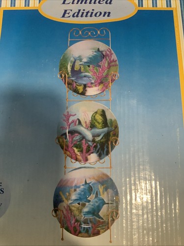 Lot dolphin plates - of,